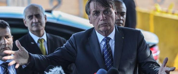 Bolsonaro volta a ofender jornalistas que questionam sobre irregularidades na equipe de governo