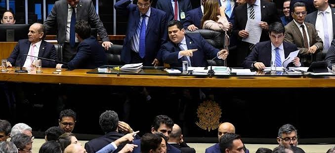 Governo Federal fecha acordo no Congresso e mantém veto de Bolsonaro ao orçamento impositivo