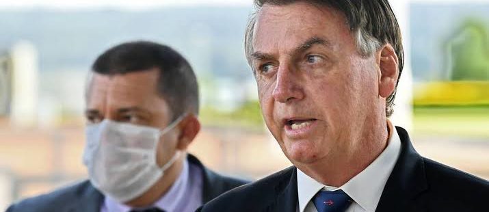 Bolsonaro libera funcionamento de templos religiosos e lotéricas durante período de quarentena