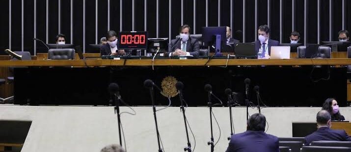 Câmara dos Deputados aprova a ajuda federal para compensar as perdas de arrecadação de estados e municípios