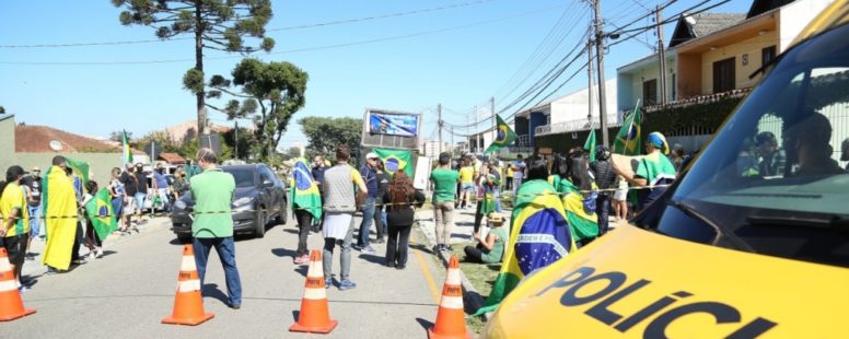 Moro presta depoimento na PF em Curitiba em clima de confronto de apoiadores e opositores
