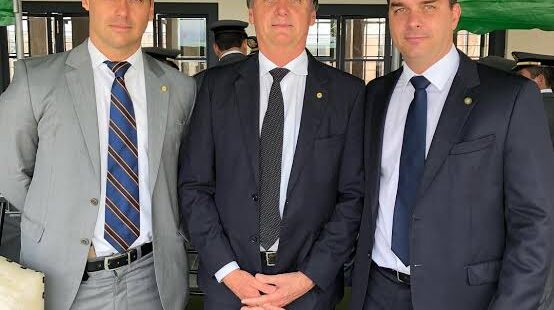 Facebook desarticula contas ligadas ao clã bolsonaro e a deputados do PSL