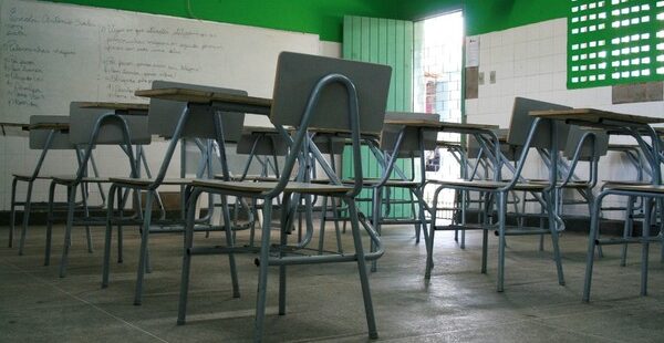 Mesmo sem data de retorno, Prefeitura de Fortaleza começa a preparar escolas para volta de aulas presenciais