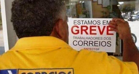 Trabalhadores dos Correios deflagram greve em todo o País por reajuste salarial e contra a privatização da estatal