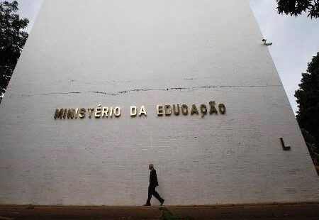 Ministério da Educação promove novo corte nos recursos das universidades federais