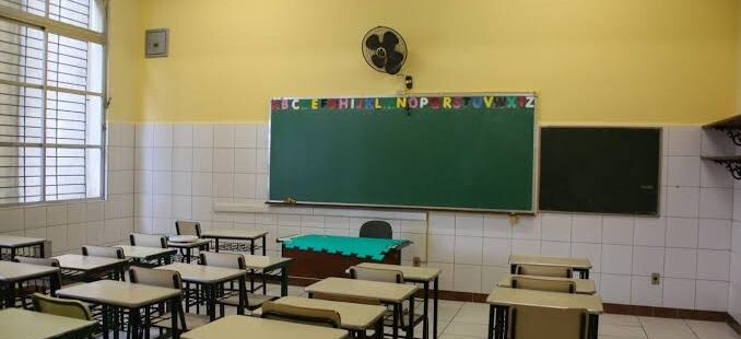 Associação de Prefeitos no Ceará avalia que 125 de 184 municípios no Ceará só devem retornar às aulas em 2021