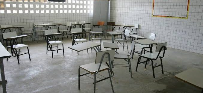 Retorno de aulas no dia 1° de outubro ficará restrito apenas a novas séries da rede particular. Estado e município vão continuar com ensino remoto