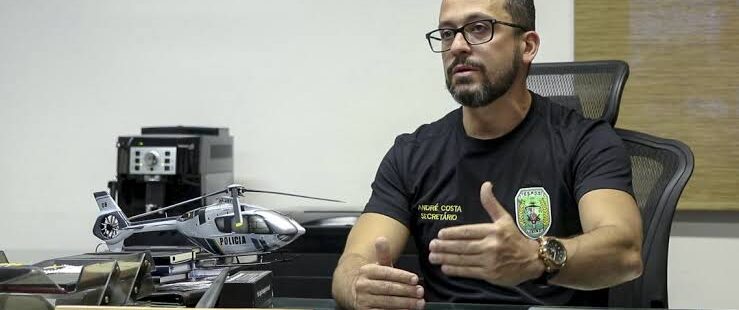 Camilo Santana anuncia mudança no comando da SSPDS. Sai André Costa, entra Sandro Caron