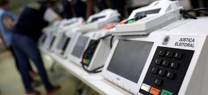 TRE inicia carregamento de informações das urnas eletrônicas em todo o Ceará para votação do próximo dia 15