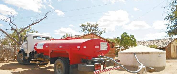 Exército comunica suspensão do trabalho de carro-pipa no interior do Ceará por falta de repasse de recursos pelo Governo Federal