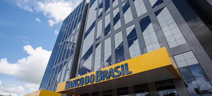 Banco do Brasil vai fechar 361 unidades e demitir 5 mil funcionários. Ford também anuncia demissões e fim da produção no Brasil