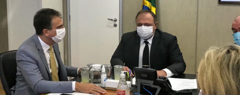 Camilo se reúne com Pazuello em Brasília e garante chegada de novas doses da vacina AstraZeneca nesta quarta-feira ao Ceará