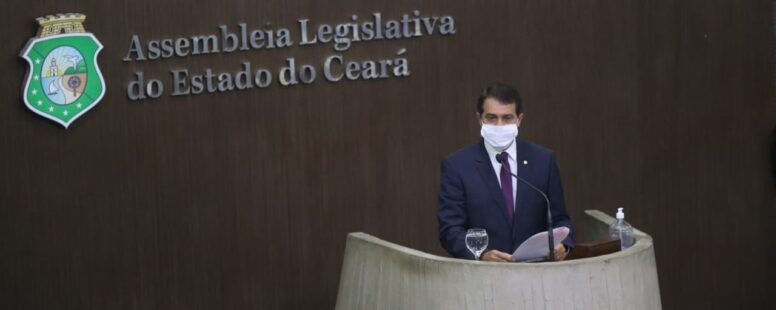 Evandro Leitão assume comando da AL e promete dar continuidade a concurso público para novos servidores