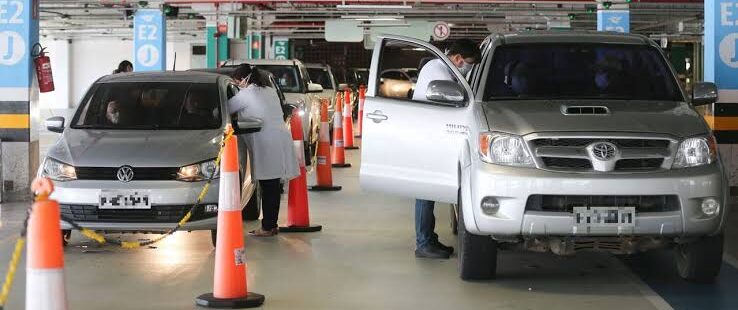 Vacinação pelo sistema drive thru em Fortaleza ficará concentrada na Arena Castelão e Shopping RioMar Kennedy