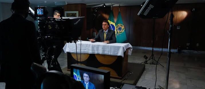 Pronunciamento de Bolsonaro na TV é marcado por omissão sobre vacinação e panelaços tomam conta das capitais