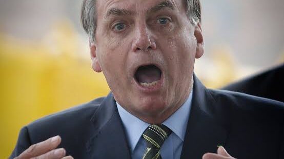 Bolsonaro cancela cadeia nacional de Rádio e TV no segundo dia que o Brasil bate recorde no número de mortos por Covid-19