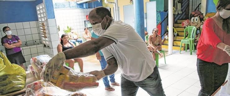 José Sarto lança pacote de ajuda a famílias de baixa e para setor cultural em Fortaleza