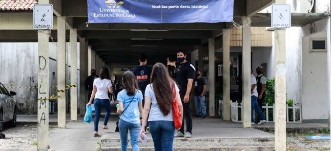 Diante da segunda onda da Covid-19 no Ceará, vestibular da Uece é adiado para junho