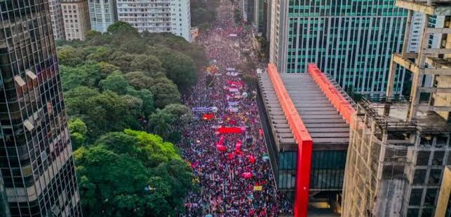 Oposição mostra força com o protesto “Fora Bolsonaro” em 213 cidades do País