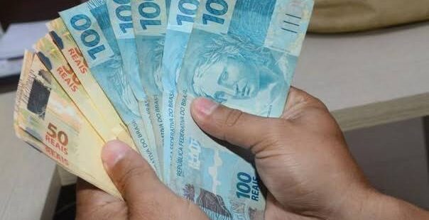 Aposentados e pensionistas vão receber o 13° salário de 2021 em duas parcelas: maio e junho