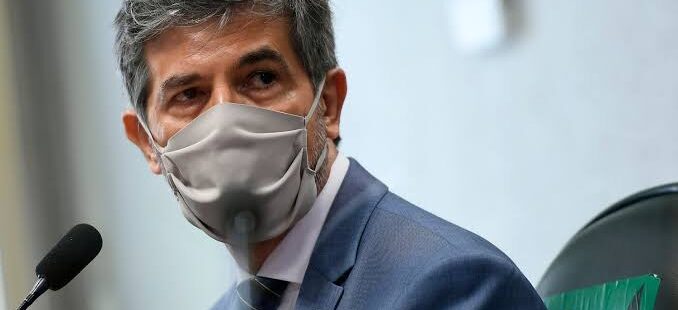Nelson Teich revela que pediu demissão do Ministério da Saúde por não concordar com indicação de cloroquina