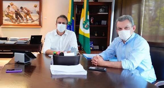 Camilo Santana e José Sarto reagem à proposta de Bolsonaro de retirar a obrigação do uso de máscaras