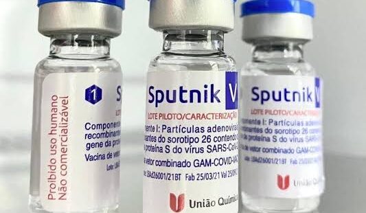 Ceará recebe primeiras doses da Sputnik V em julho. Mais sete estados ganham autorização para importar o imunizante russo