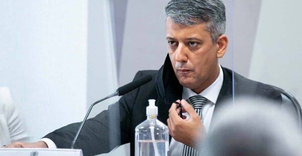 Roberto Dias diz que conversou sobre vacinas com policial e reverendo e reclama que sua exoneração foi “esdrúxula”