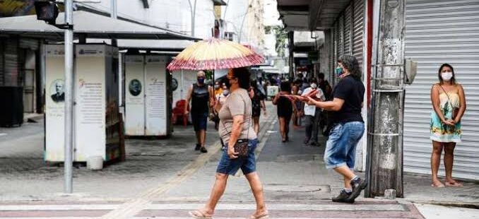 Novo decreto permite abertura do comércio de rua às 9 horas e shoppings a partir das 10 horas no Ceará