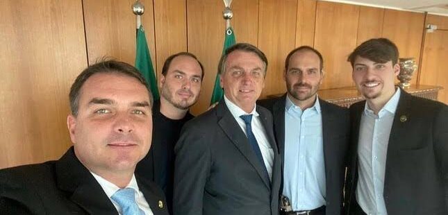 Bolsonaro é denunciado por ex-cunhada por prática de rachadinha quando era deputado federal