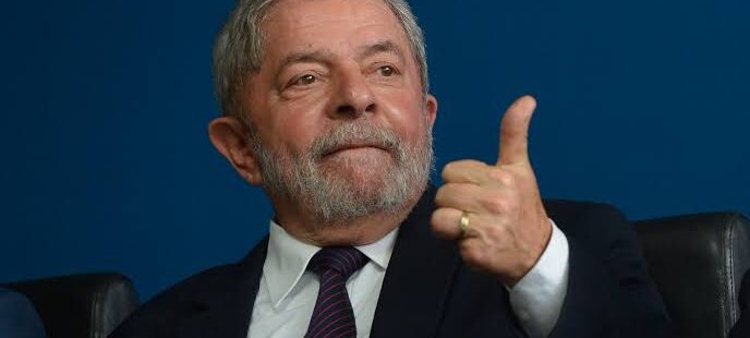 Lula ganha em primeiro turno na pesquisa CNT. Bolsonaro tem índice de rejeição de 63%