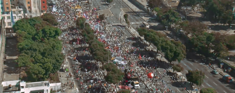 Manifestantes voltam às ruas para pedir por mais vacinas e pelo “Fora Bolsonaro”