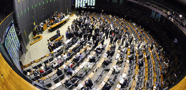 Câmara rejeita voto “distritão” e aprova coligações na disputa proporcional para 2022