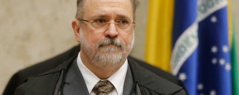 Senadores entram com notícia-crime no STF contra “omissão” do procurador-geral Augusto Aras