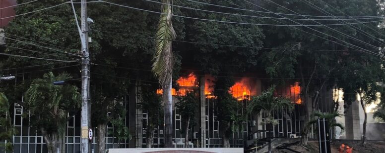 Incêndio atinge prédio do Tribunal de Justiça do Ceará