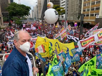 Semana começa com muitas articulações entre presidenciaveis em Brasília