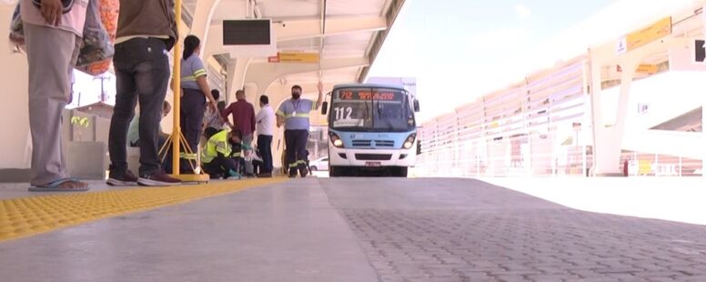 José Sarto entrega novo terminal aberto de ônibus da avenida Washington Soares