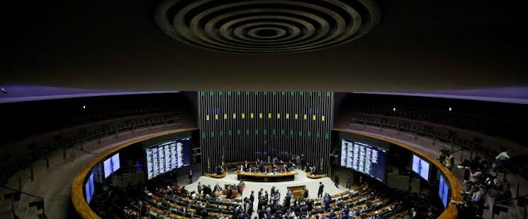 Planalto tenta convencer deputados federais a votarem a PEC dos Precatórios nesta quarta-feira