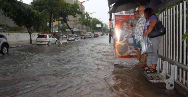 Prefeitura apresenta plano de enfrentamento às chuvas que começam a cair em Fortaleza