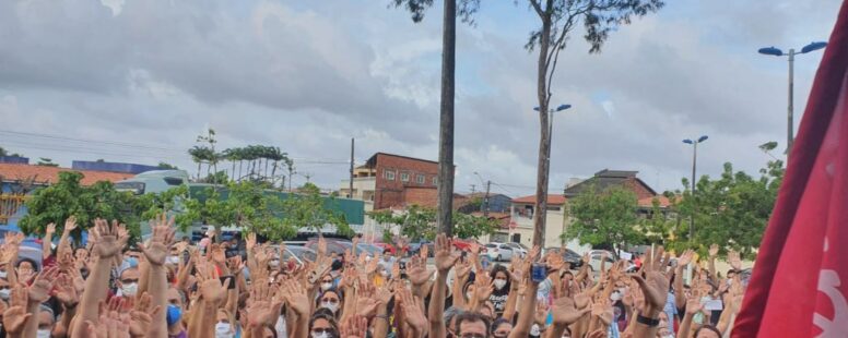 Professores de Maracanaú estão em greve e cobram reajuste linear da Prefeitura