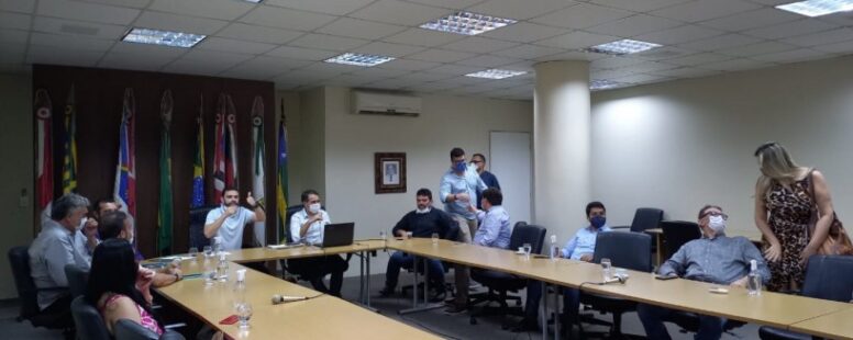 Aliados do governador Camilo Santana articulam filiação em bloco para buscar vaga para deputado nas eleições
