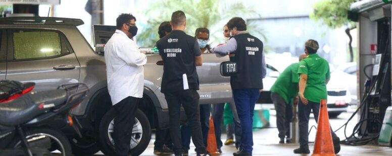 Abusividade no preço dos combustíveis faz clientes reclamarem e Decon autua 10 postos em Fortaleza