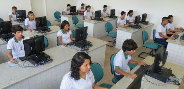 Governo do Estado anuncia investimento para universalizar o ensino integral nas escolas públicas do Ceará