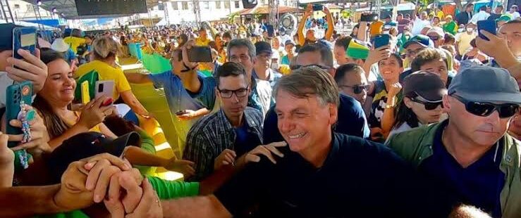 Bolsonaro faz festa com aliados no Ceará, mas se cala sobre denúncias no Ministério da Educação. PGR anuncia investigação sobre o caso