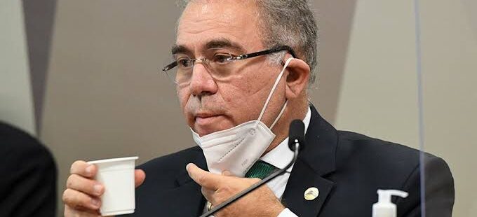 Marcelo Queiroga anuncia fim da emergência da Covid, mas o Brasil ainda mantém média diária de 100 mortes