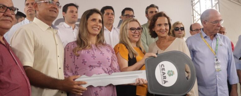 Governo do Estado entrega primeiro lote de tratores para pequenos agricultores do interior do Ceará