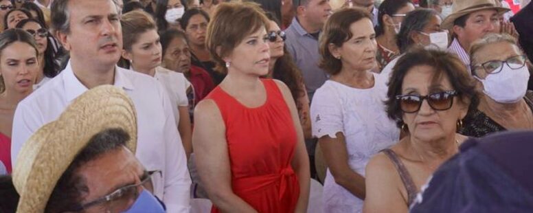 Izolda Cela e Camilo Santana participam de evento religioso em Tauá. Políticos disputam apoio para outubro