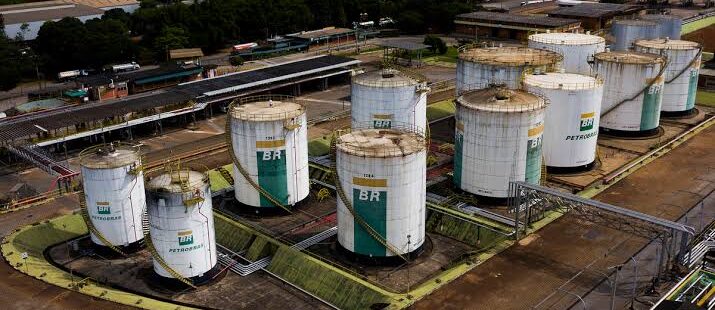 Bolsonaro quer zerar ICMS no diesel, promete ressarcimento aos estados, mas governadores querem garantias da União