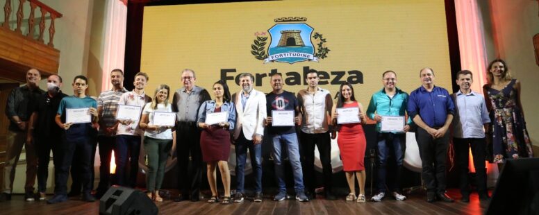 Prefeitura e Fiec entregam 933 certificados para concludentes do Programa Fortaleza + Futuro