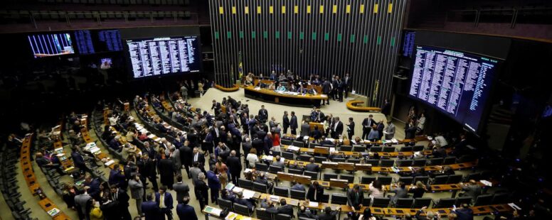 Governistas e oposicionistas medem força na Câmara Federal na análise da PEC do Desespero